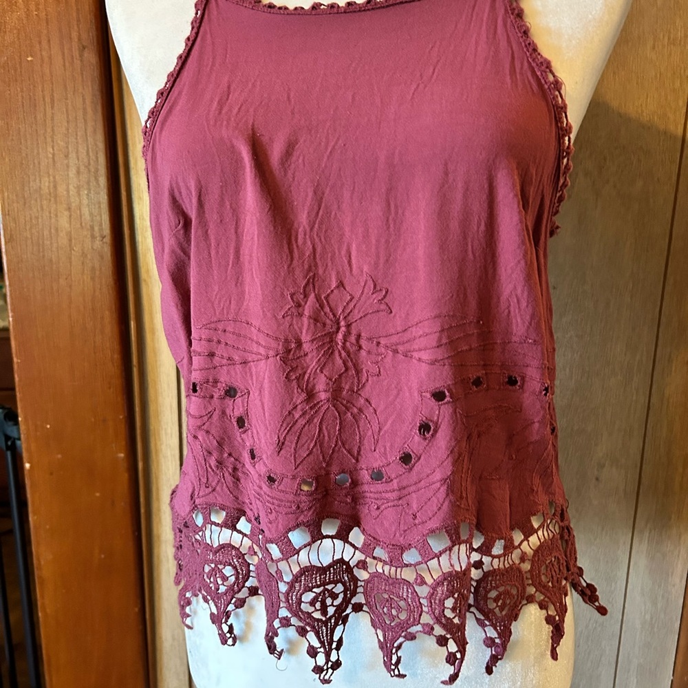 Detailed Cropped Tank Top